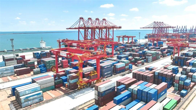 山東港口日照港集裝箱碼頭這波操作“箱”當硬核